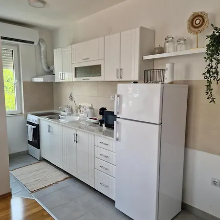 Apartment Iris Pirot